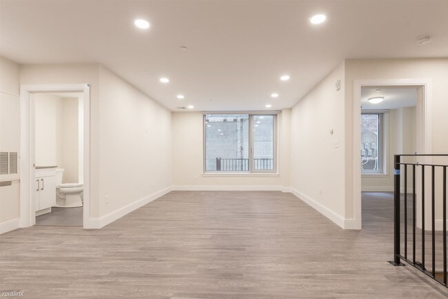 Building Photo - 5 br, 3 bath  - 1065 Tremont St # 107