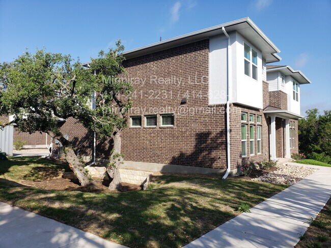 Building Photo - 605 W South St