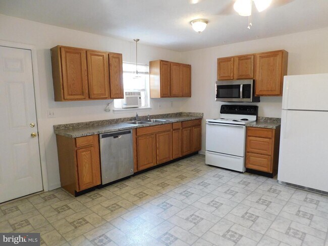 Foto del edificio - 230 Waterford Ln
