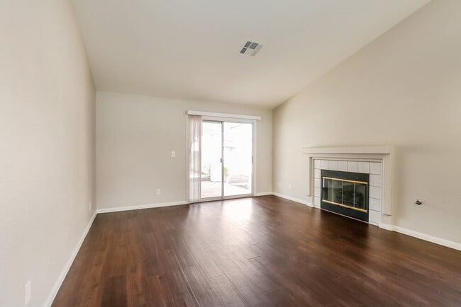 Building Photo - 3110 De Vinci Ct