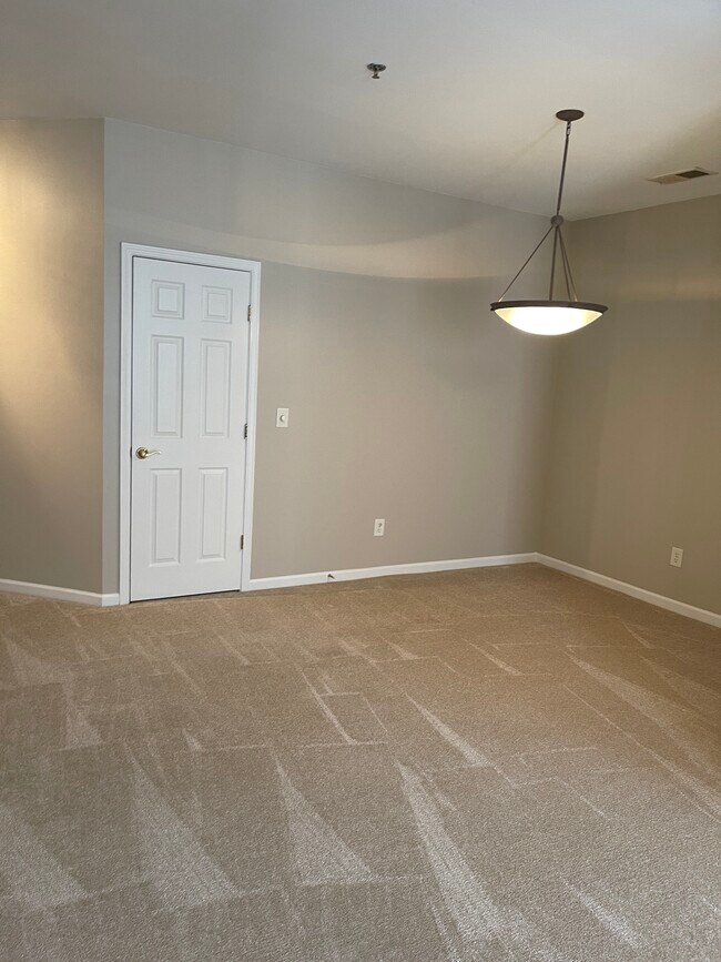Building Photo - 265 Riverstone Pl