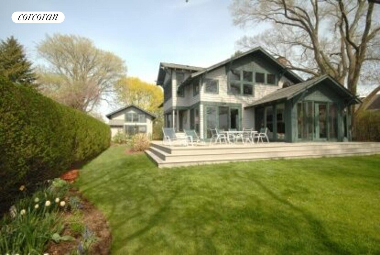 Primary Photo - 4 Bay Ave