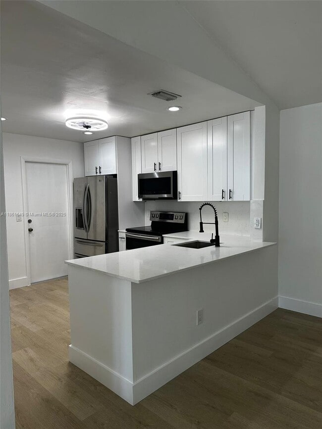 Foto del edificio - 2450 SW 85th Ave