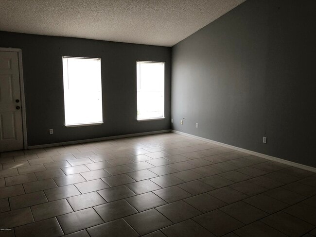 Building Photo - 457 Fitzsimmons St