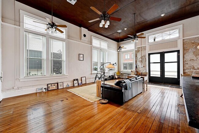 Foto del edificio - 104 Hoxie St