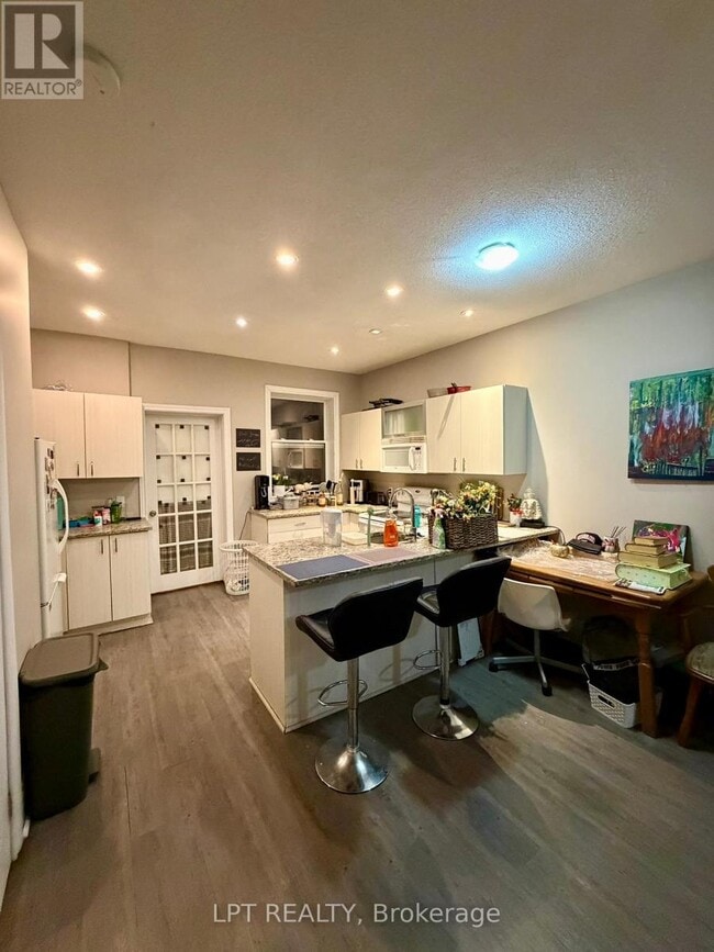 Photo du bâtiment - 342 Sunnyside Ave