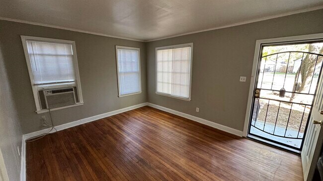Building Photo - 1041 Isabelle St