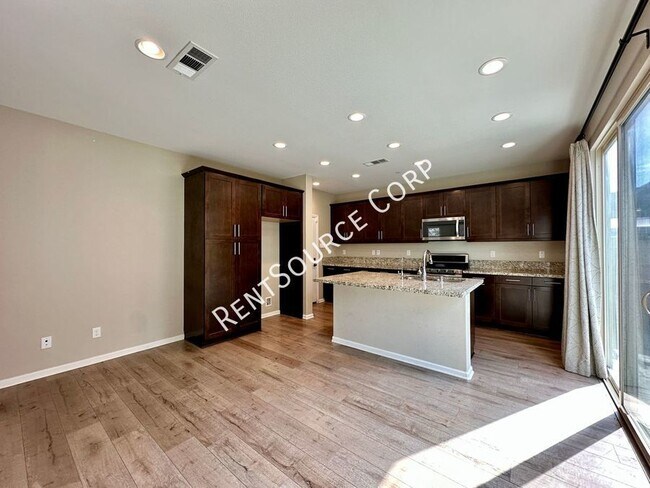 Building Photo - 4 Bedroom (1 Bed/Bath Downstairs) + Loft f...