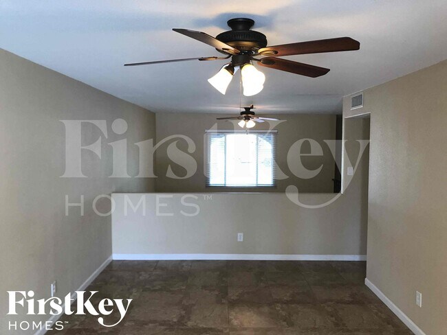 Building Photo - 4149 W Shangri La Rd