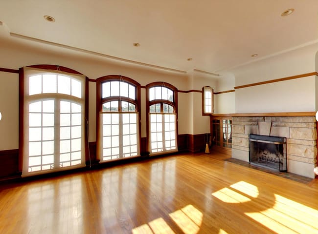 Building Photo - Expansive Top-Floor Richmond Flat | 2BD + Sunroom | Parking Included | Nearly 1,900 Sq. Ft.
