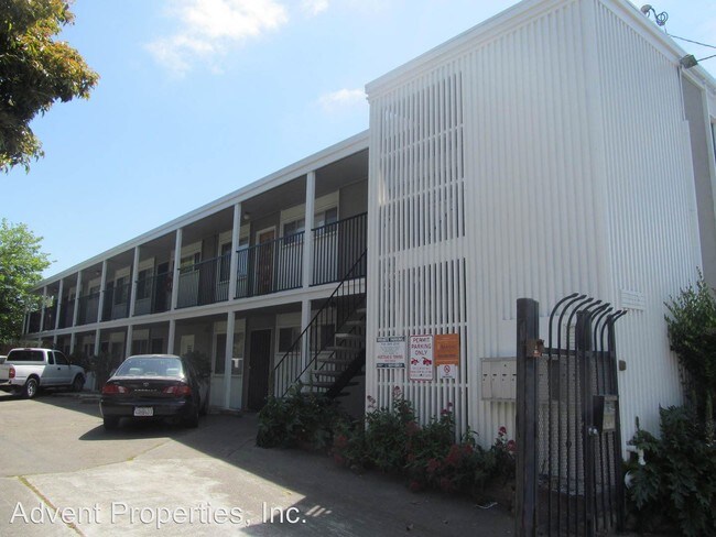 Building Photo - 2113 Tenth St