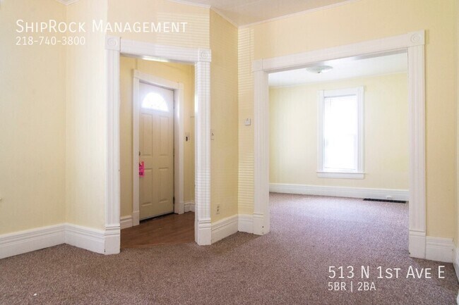 Foto del edificio - 513 N 1st Ave E