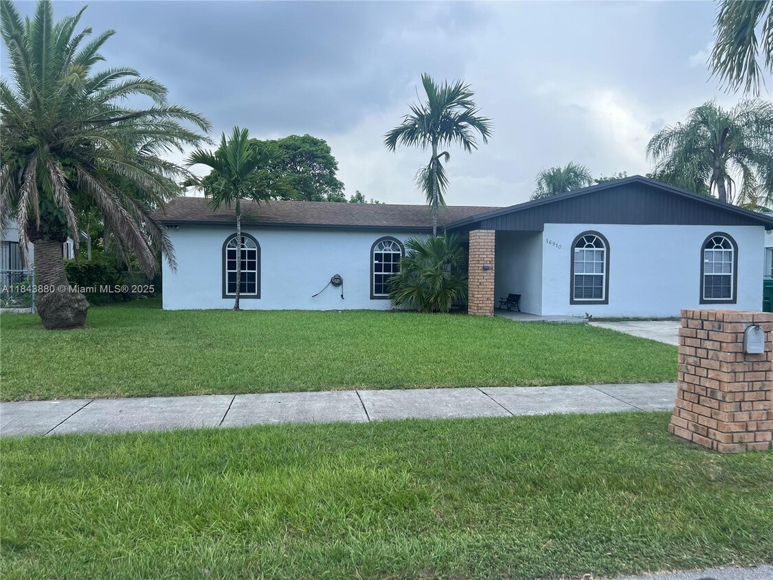 Primary Photo - 16910 SW 109th Ave
