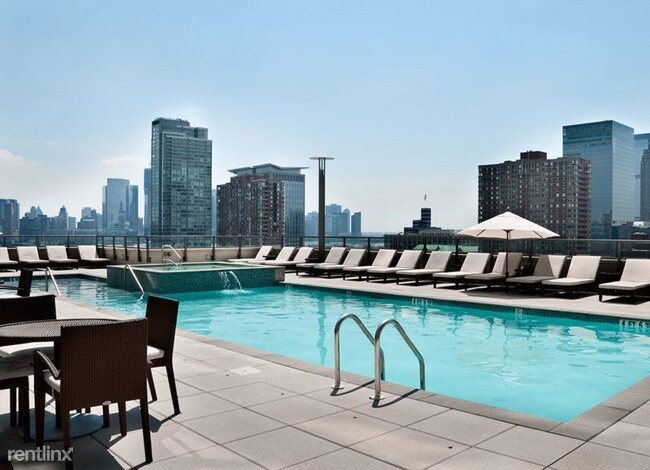 Building Photo - 2 br, 1 bath Apartment - 485 Washington Blvd