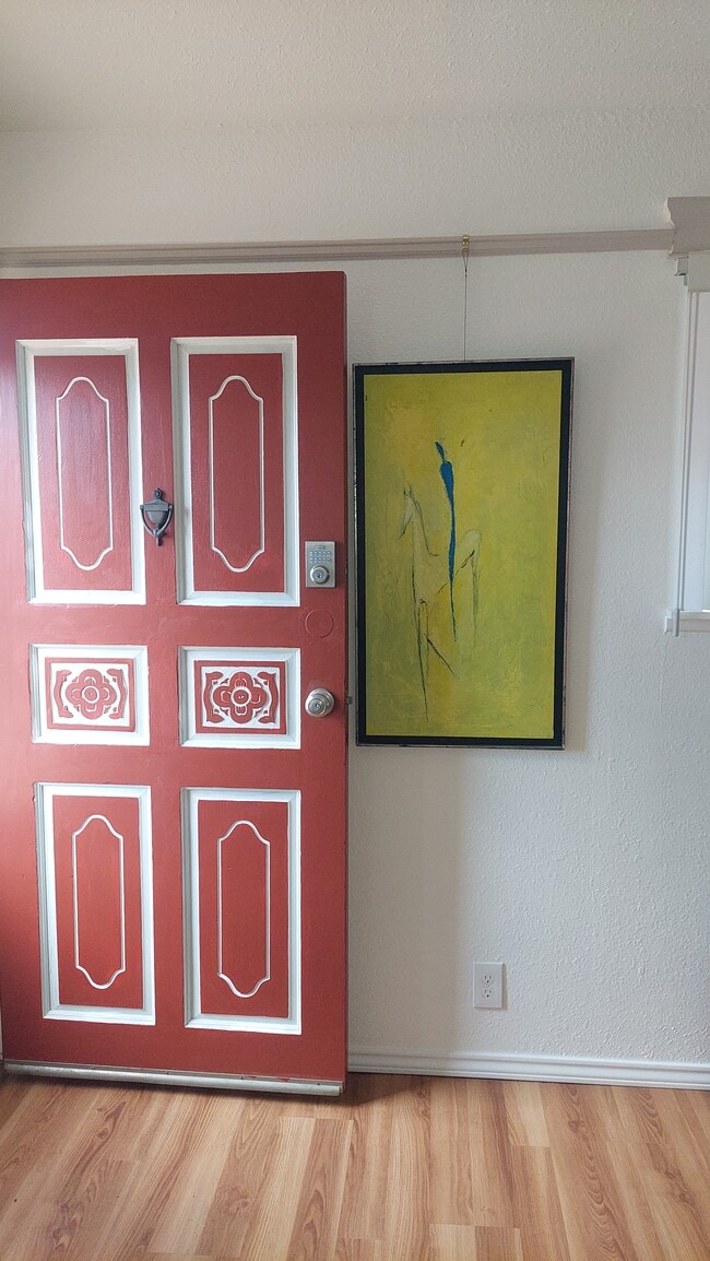 Building Photo - 12103 Viewpoint Dr