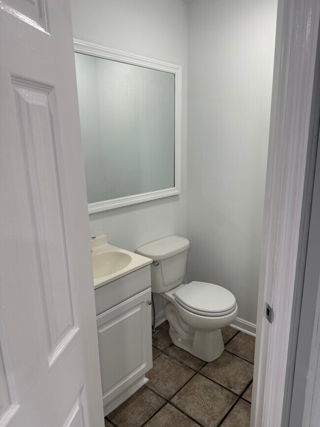 Foto del edificio - 244 Luden Dr