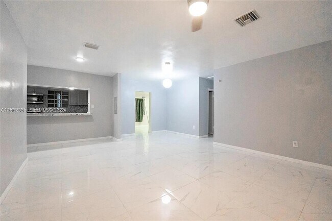 Foto del edificio - 15735 NW 28th Pl