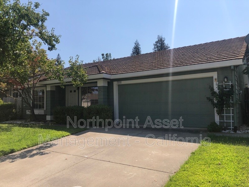 Primary Photo - 1319 Longfellow Cir