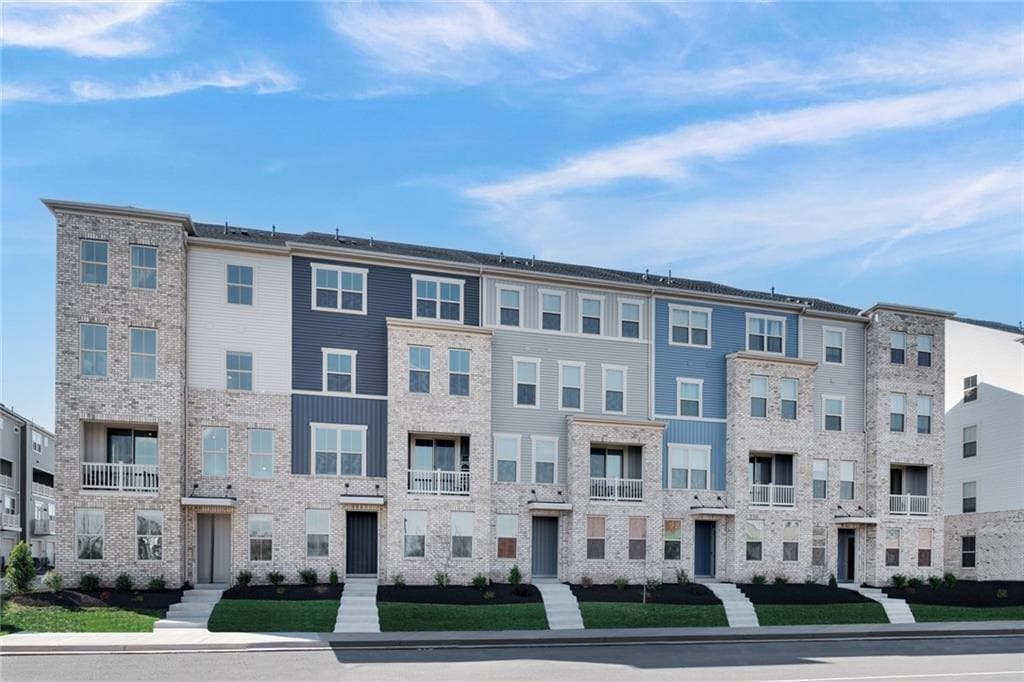 Foto principal - 12145 Calgary Lp