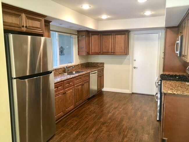 Foto del edificio - University Park Home! 4 Bedroom 2 Bath Att...