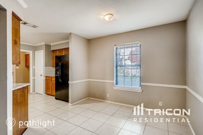 Building Photo - 100 Hacienda Dr