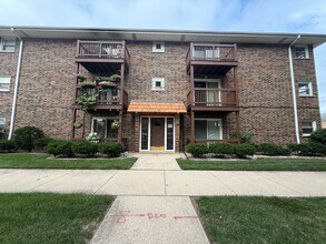 Building Photo - 3723 W Devon Ave