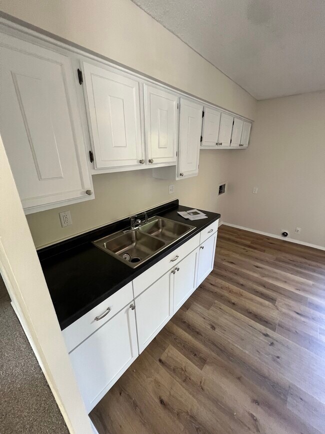 Foto del edificio - 923 Hillside Dr