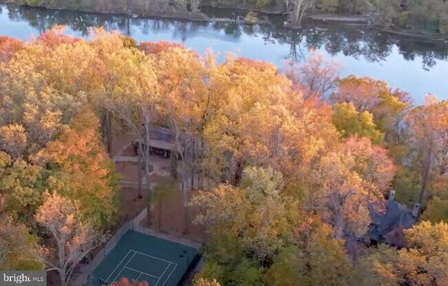 Foto del edificio - 11540 Springridge Rd