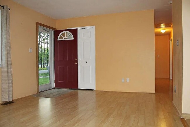 Building Photo - 655 Robinwood Dr