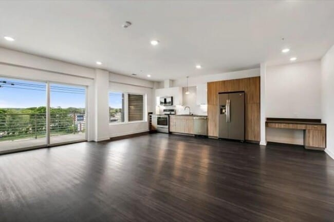 Building Photo - 4361 S Congress Ave