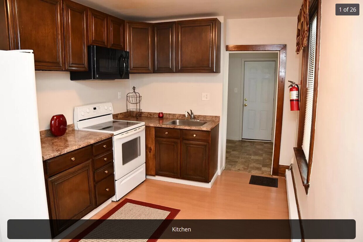 Foto principal - 320 W Lincoln Hwy