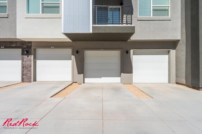 Foto del edificio - Pet Friendly 2 Bedroom Condo in Desert Color!