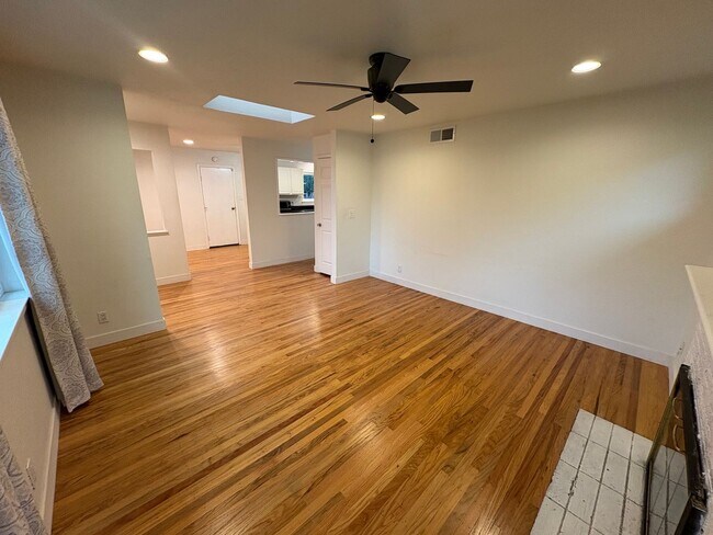 Foto del edificio - ***Just Reduced!!!*** Charming 3 bedroom, ...