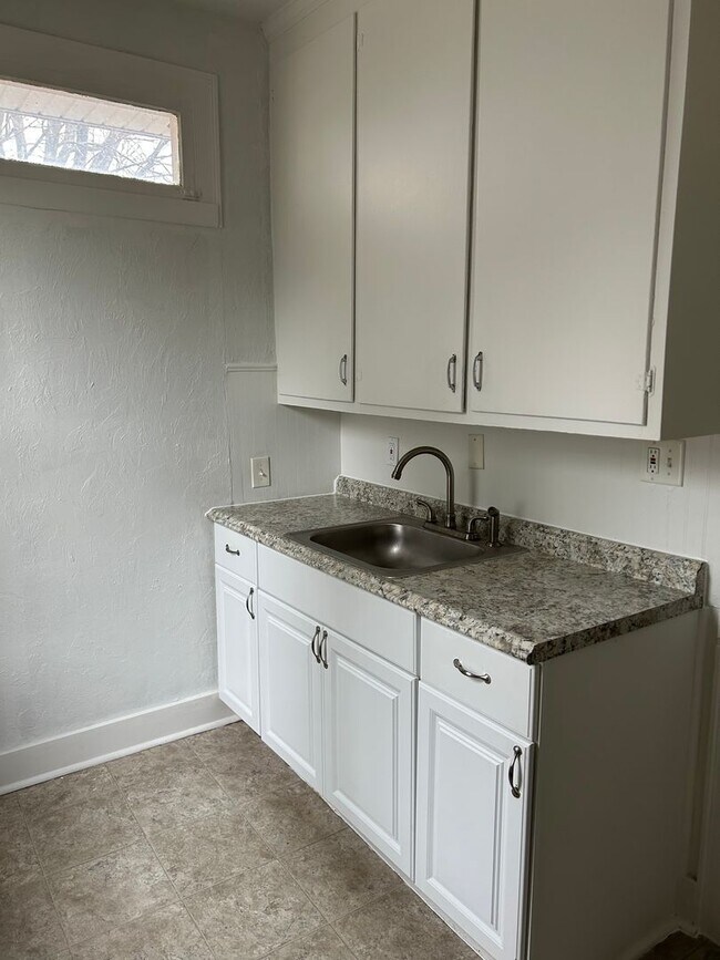 Foto del edificio - 24 N East St