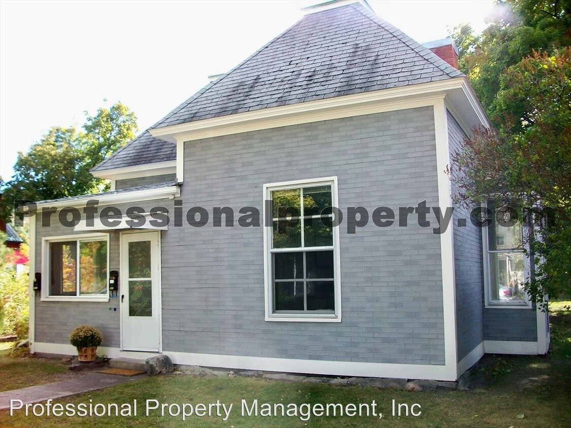 Primary Photo - 521-521 1/2 S 1st St W