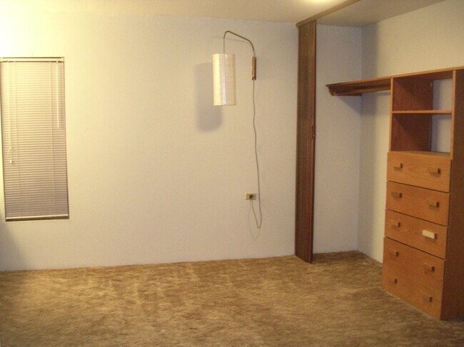 Foto del edificio - 345 NE Kamiaken St