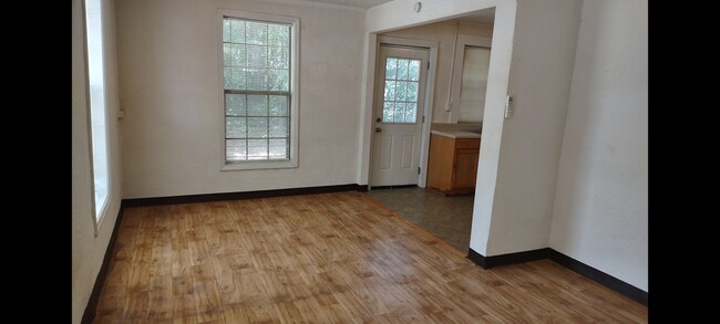 Foto del edificio - 609 E 7th St
