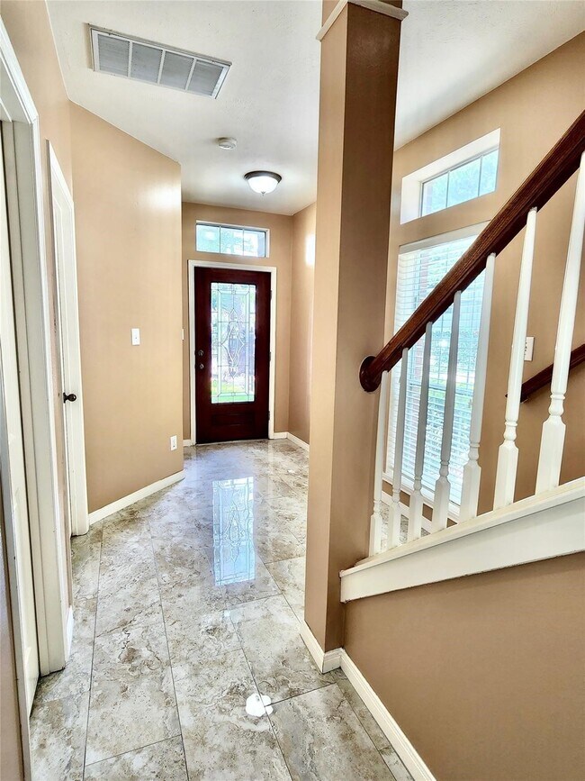 Foto del edificio - 32 Waugh Dr