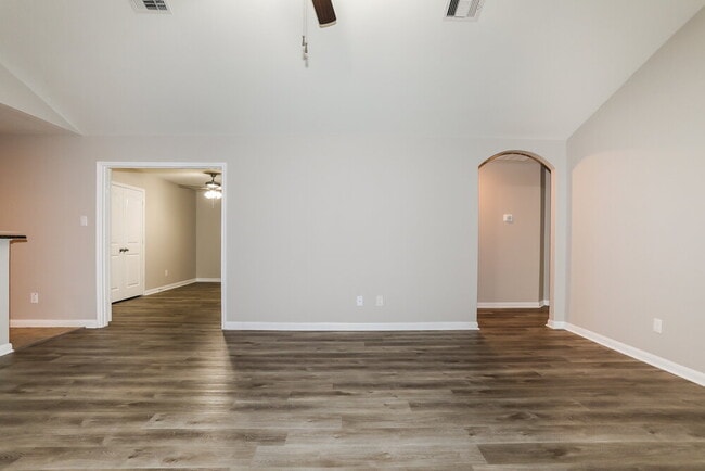 Building Photo - 27049 Leonardo Dr