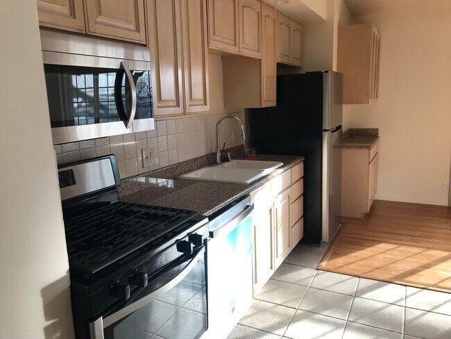 Cocina - 1815 N Beverly Glen Blvd