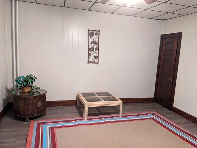 Foto del edificio - 905 W 9th St