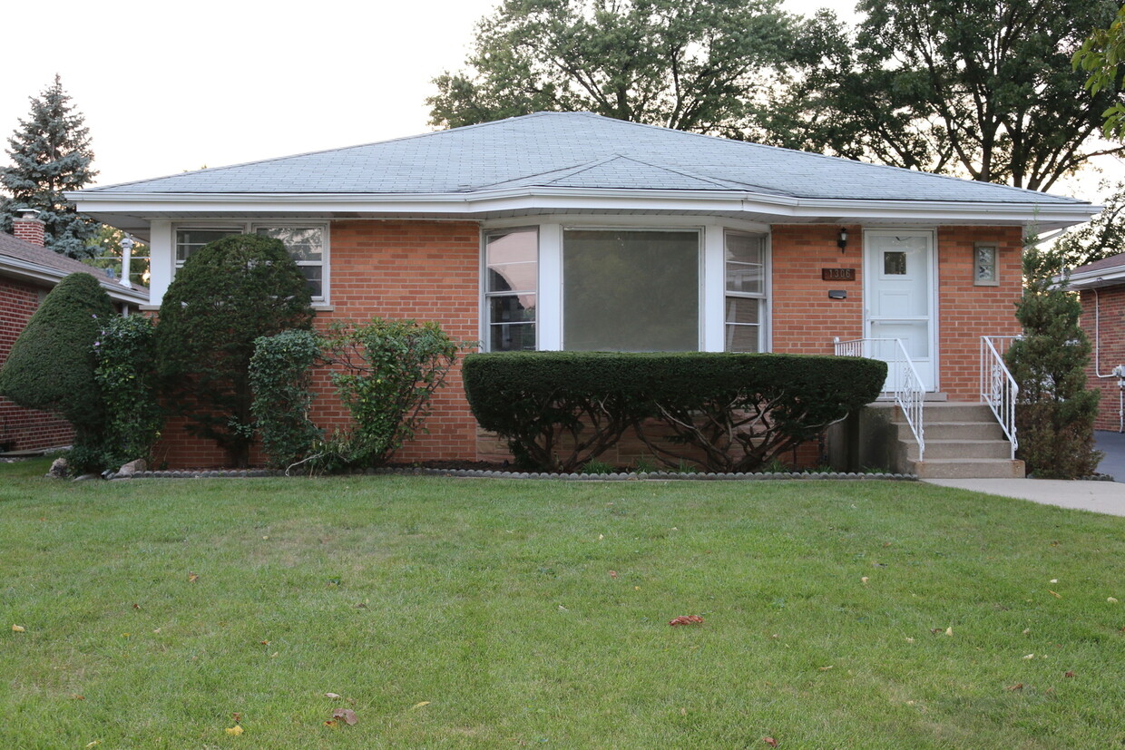 Primary Photo - 1306 S Cumberland Ave