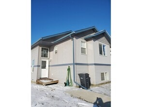 Building Photo - 220 26 St