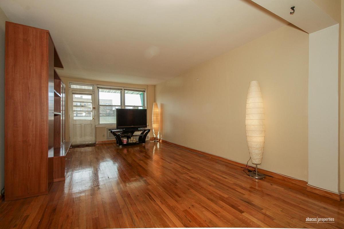 Primary Photo - 525 Ocean Pkwy
