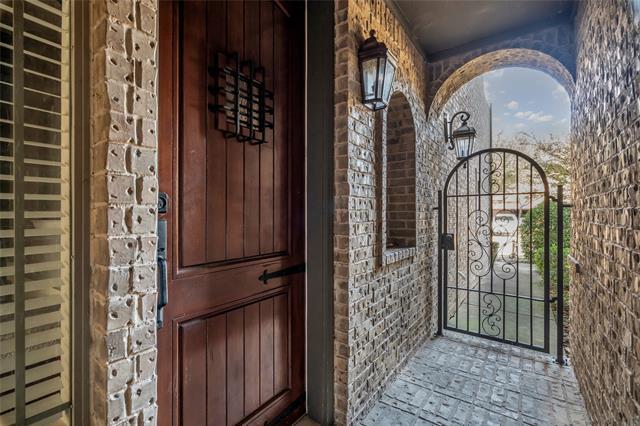 Foto del edificio - 932 Brook Forest Ln