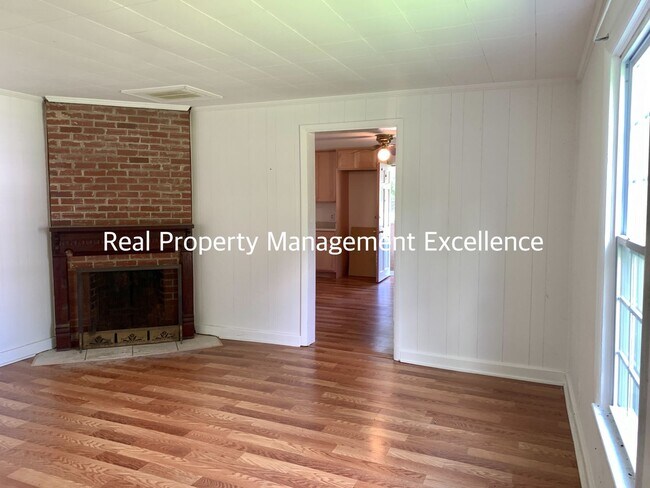 Foto del edificio - Historical Home, 2 Bed, In Downtown Wake Forest, Available Now!