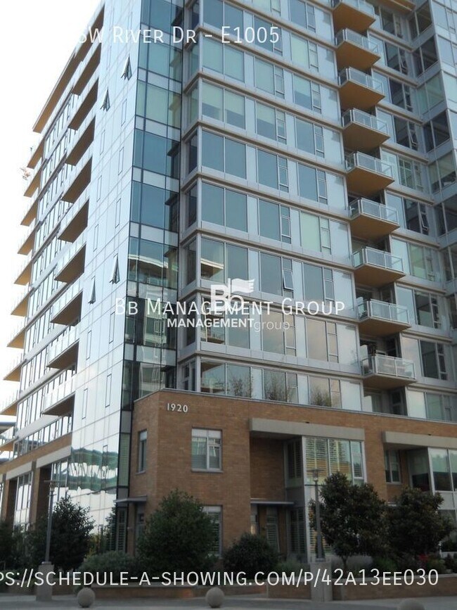 Building Photo - The Strand- Beautiful One-Bedroom With Riv...