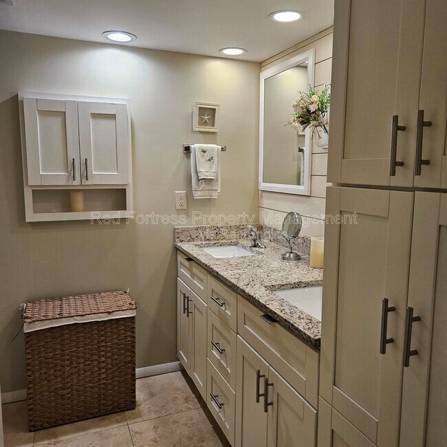 Building Photo - 5710 Trailwinds Dr