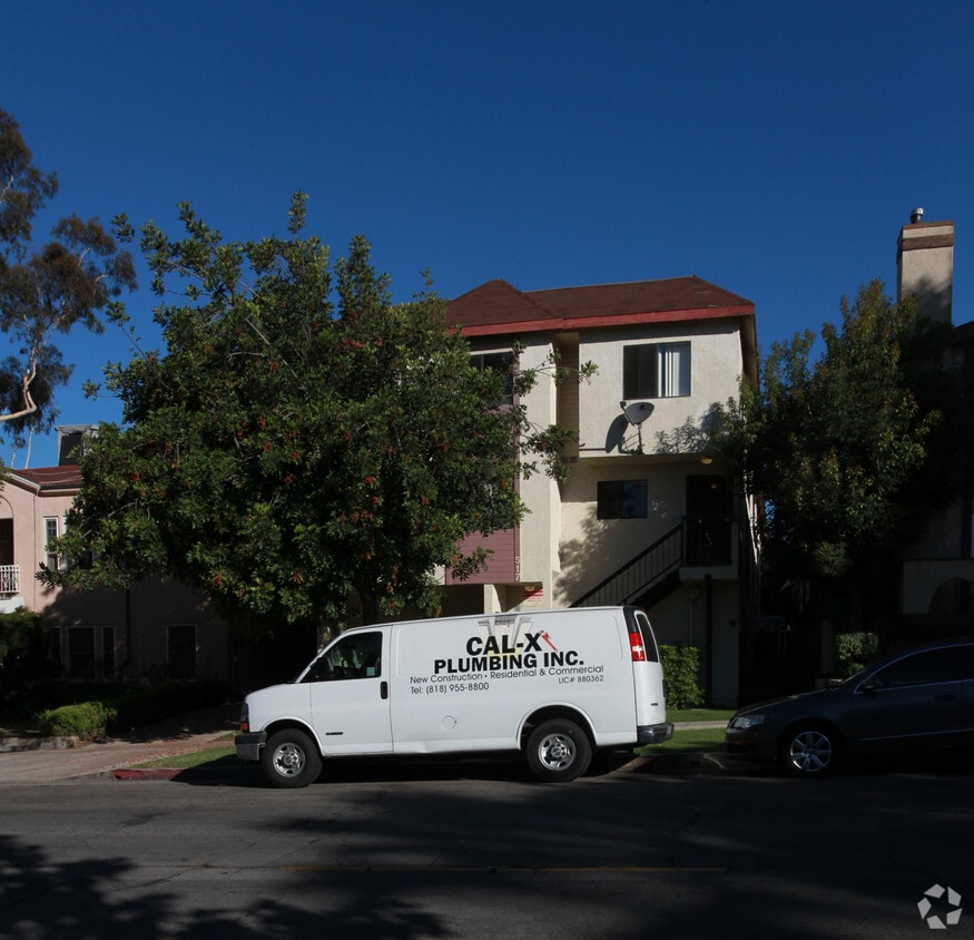 Building Photo - 517 E Verdugo Ave