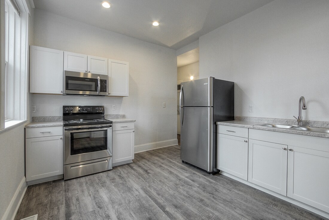 Foto principal - 3228 E 11th St